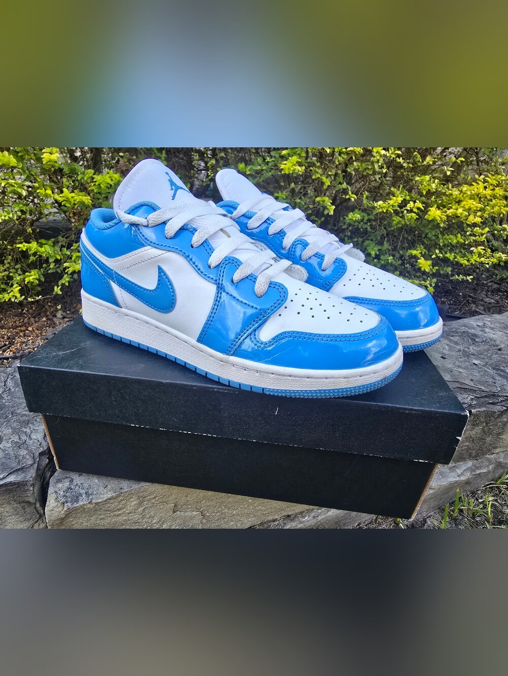 Air Jordan 1 Low SE (GS) “White/Legend Blue”